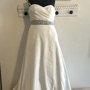 Alfred Angelo Sapphire wedding dress